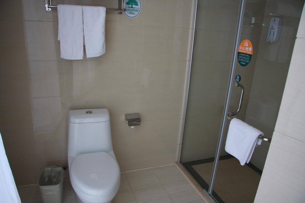 Greentree Inn Shanghai Expo Site South Yanggao Road Subway Station Express Hotel Exterior photo